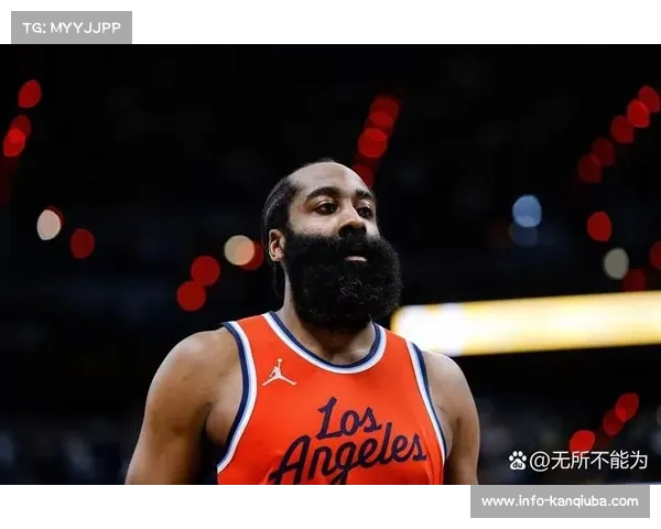 哈登生涯里程碑夜，快船更衣室悬挂纪念球衣